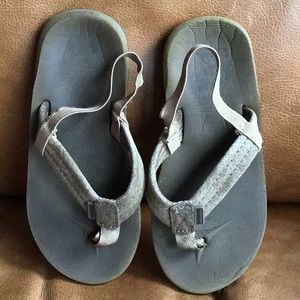Quicksilver toddler size 9 flip flops